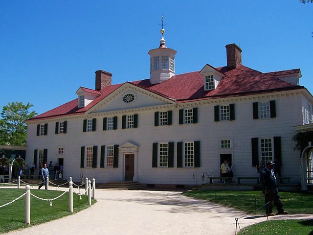 The front of Mount Vernon shows no signs of George Washington's ghost inside